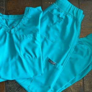Med Couture Insight One Pocket Tuck in top Jogger Scrub Pants Set Teal XS S